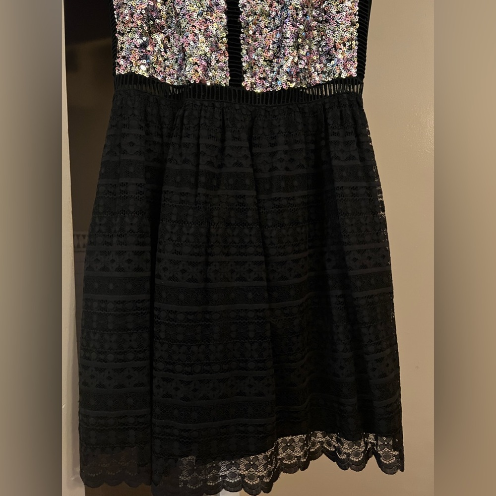 Dress sequence - Picture 3 of 6